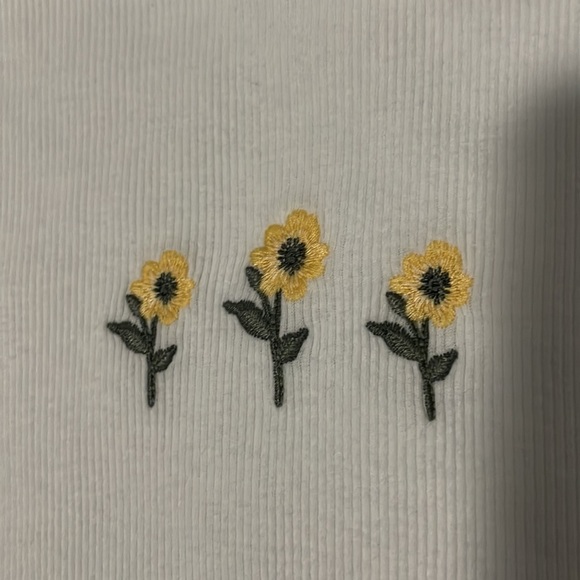 HOLLISTER tee - Picture 3 of 3